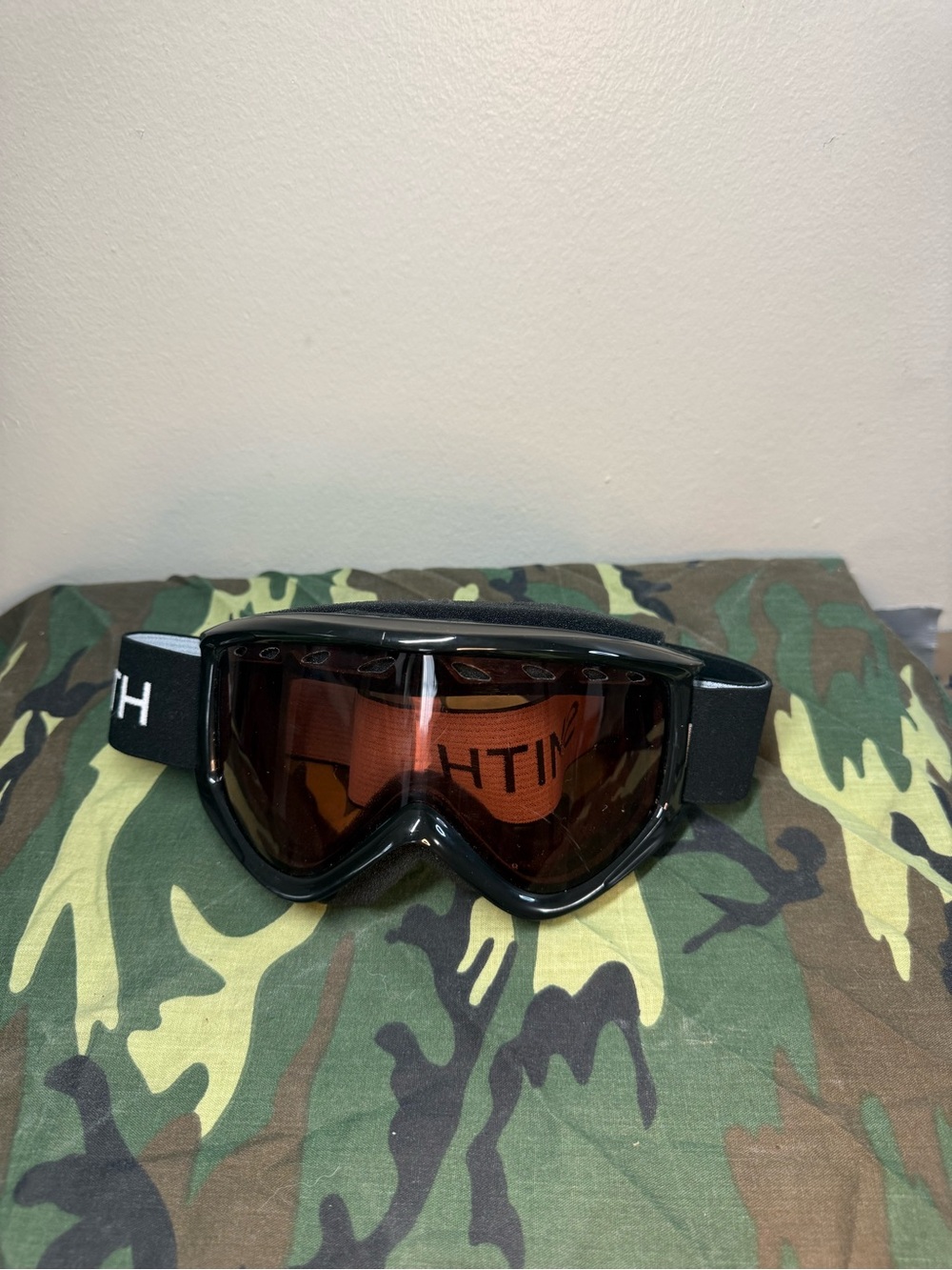 SMITH Black Goggles with Amber Lens